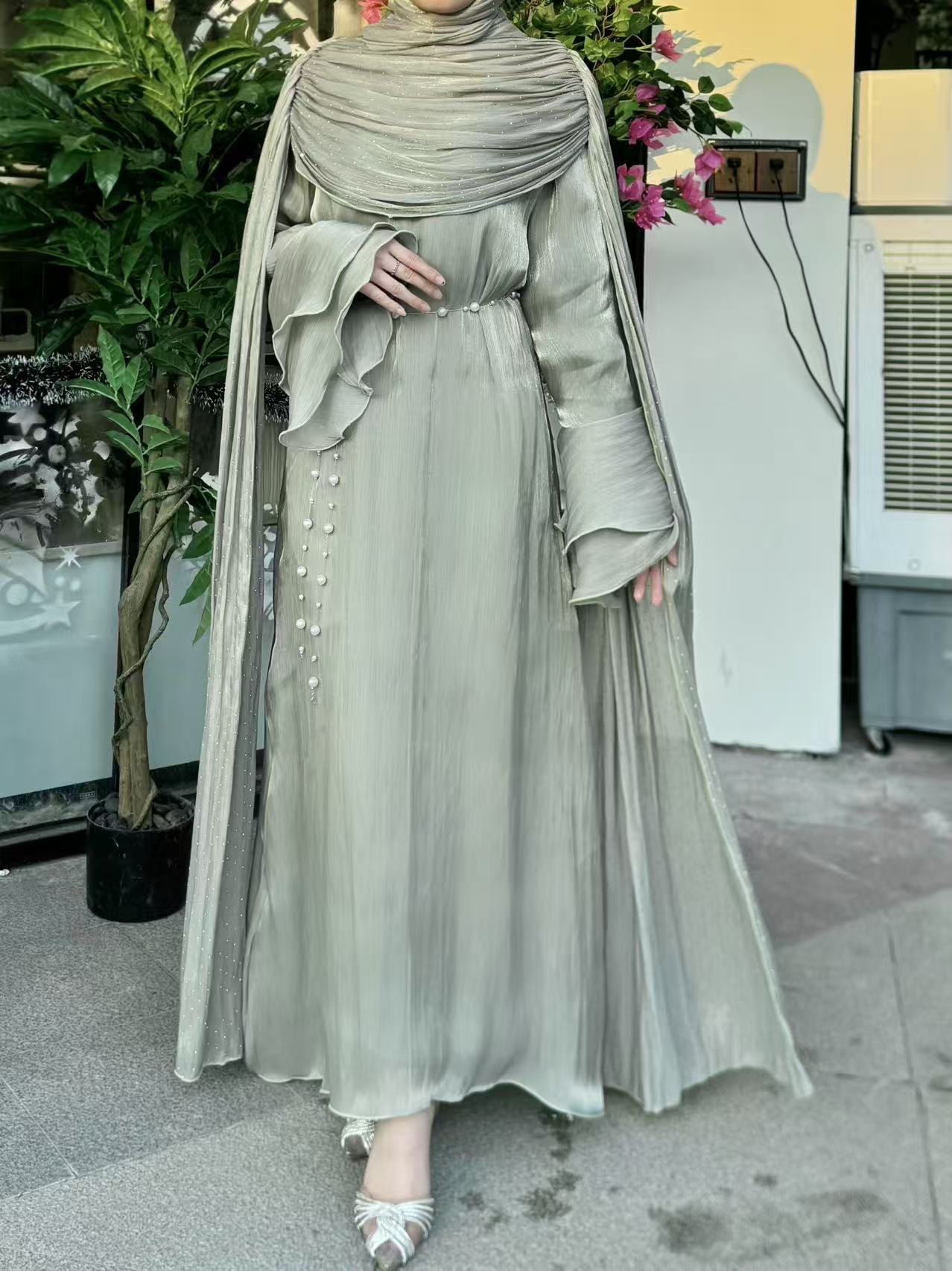 #LY30Elegant Pleated Cape Long Robe, Fashion Reflective Fabric Evening Gown, Suitable for Various Parties and Celebrations, Muslim Women's Dress